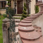 Escalier d'accès à une maison de particulier à Geispolsheim. Photo par François