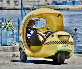 Photo de Gilbert, Titre : « Les Coco Taxis de La Havane »
